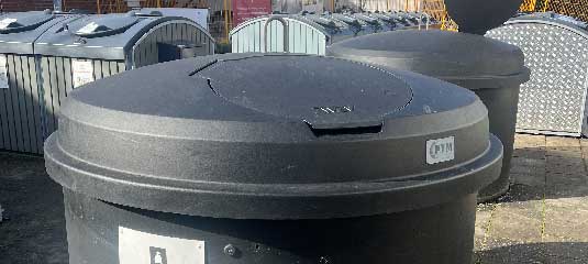 Molokbehållare redo för att tvättas